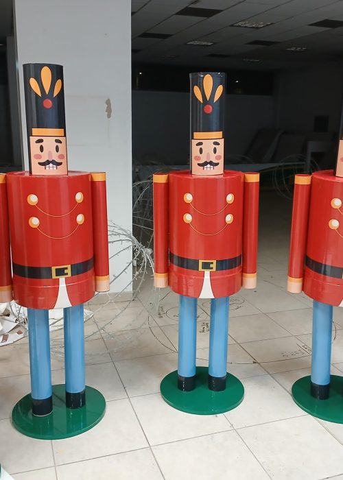 Proyectos especiales en madera, cartón, metal y acrílico