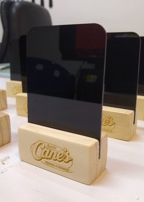 Fabricación de habladores con grabado láser